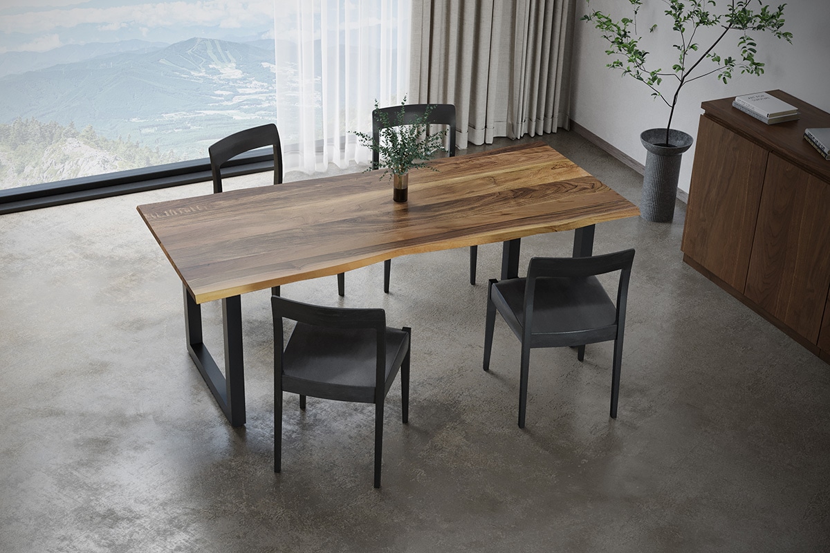 MASTERWAL WILDWOOD LIVE EDGE DINING TABLE。ウォールナットの一枚板と黒い脚のダイニングテーブル